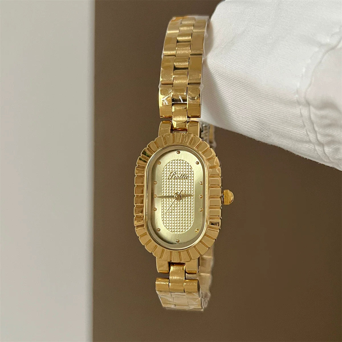 Oval Dial Minimalist Bracelet Watch