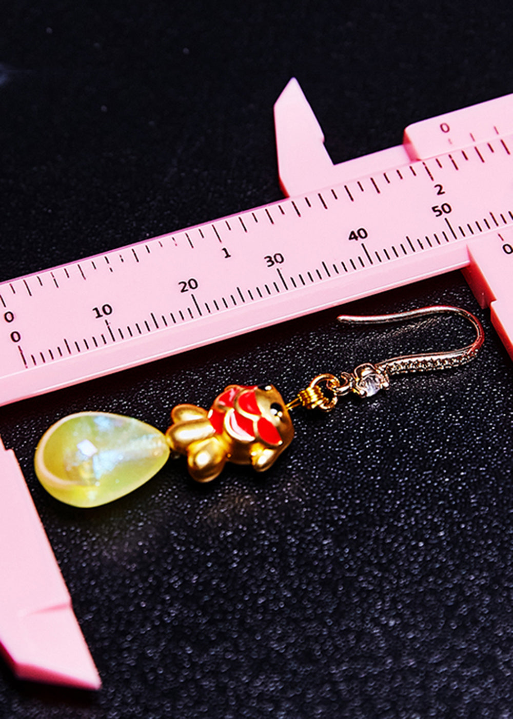 Light Yellow Water Droplet Dog Gilding Drop Earrings