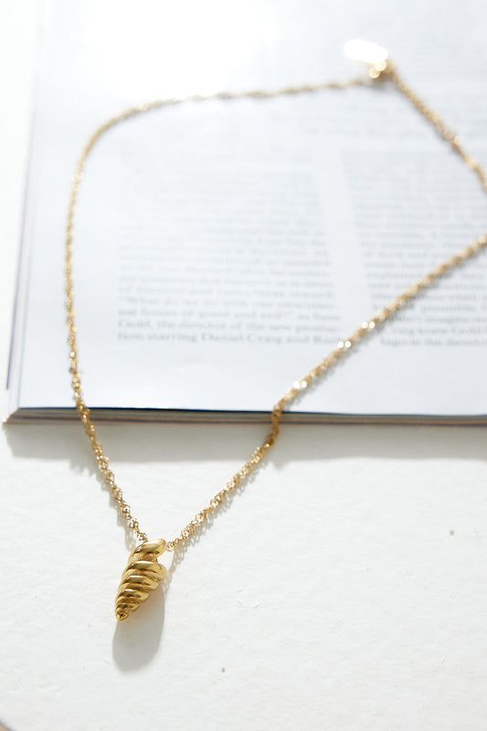 18k Gold Plated by the Sea Shells Necklace Gold