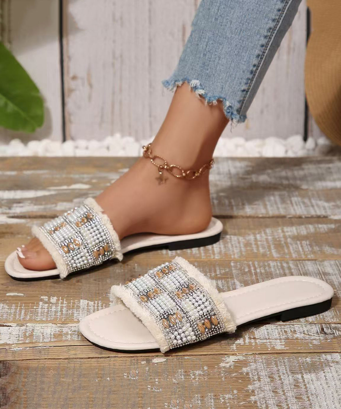 Nail Bead Splicing White Faux Leather Slide Sandals