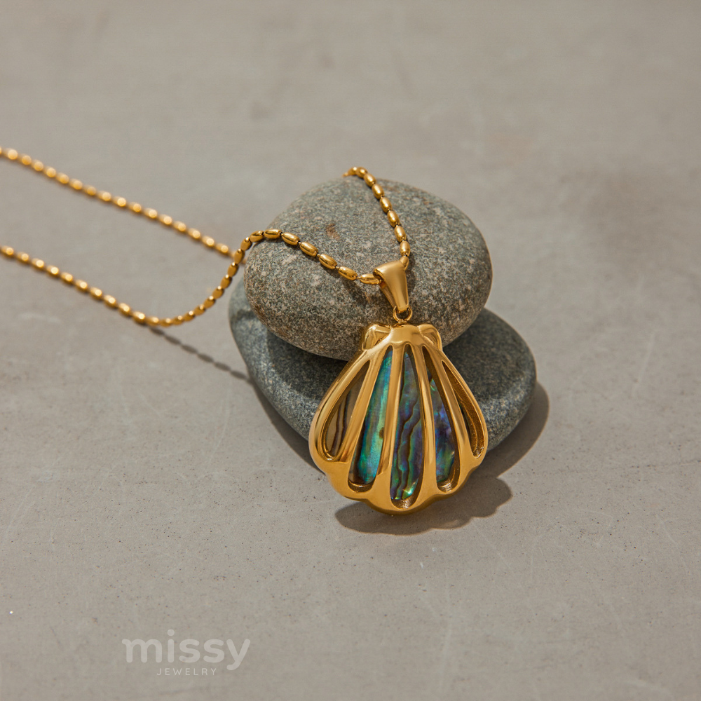 Glory Shell Necklace & Earrings Set