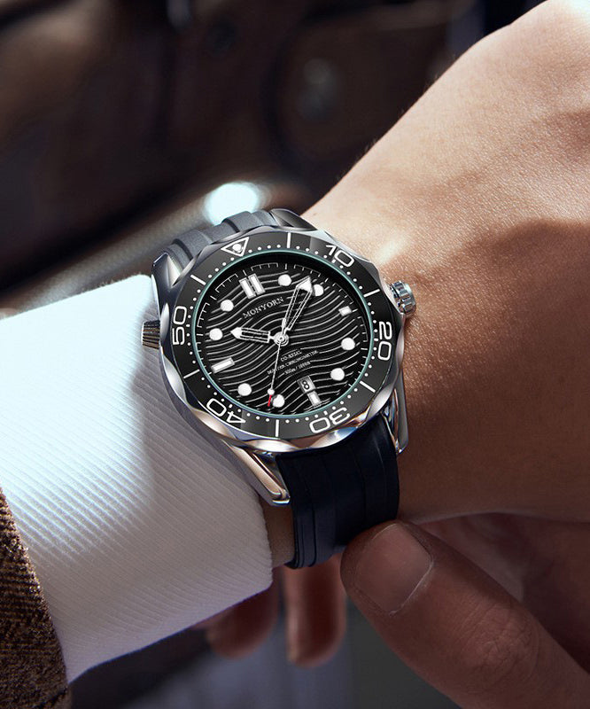 Stylish Black Metal Quartz Movement Silicone Watches