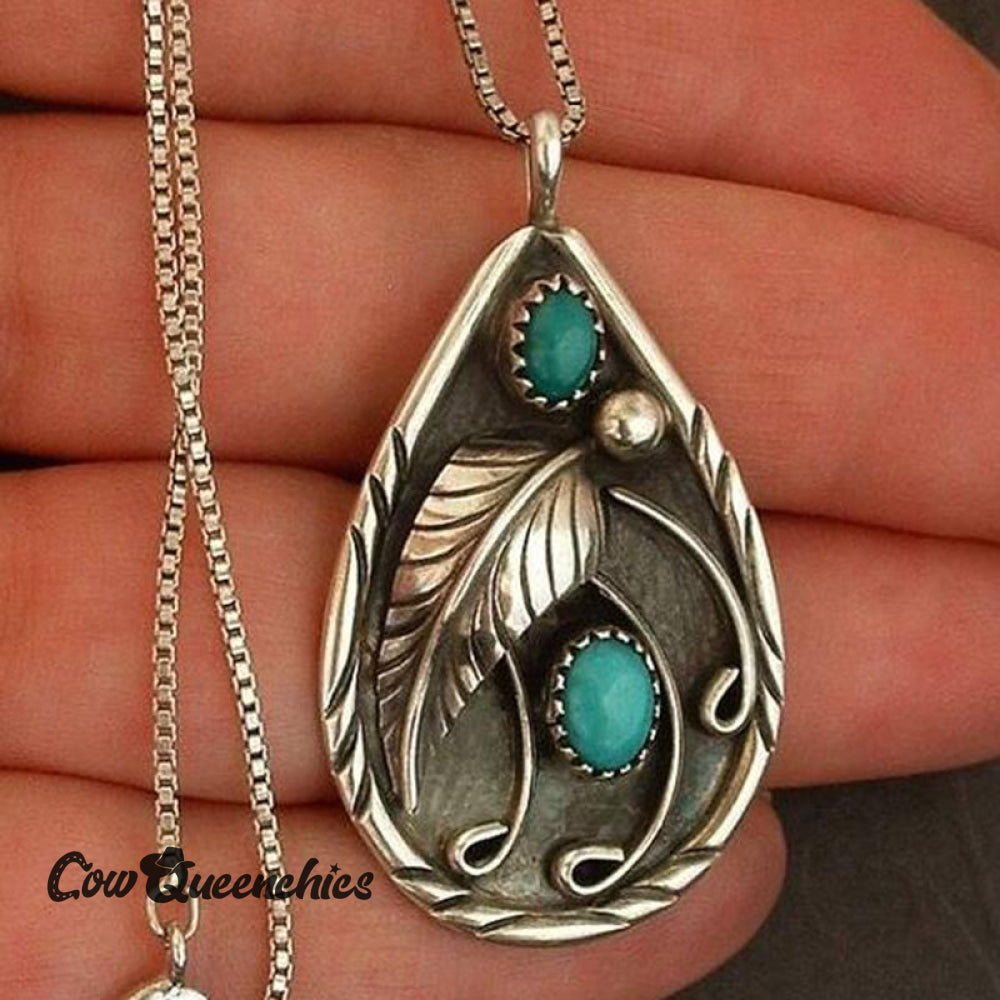 Contrast Feather Necklace