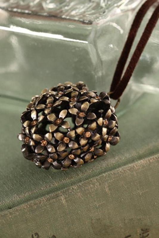 Retro Hollow Out Heart Pendant Necklace