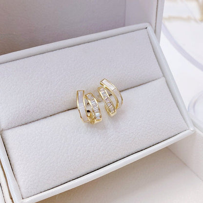 [] Alexa 9 to 5 Earrings