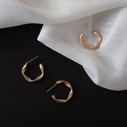 [] Ceres 9 to 5 Hoop Earrings