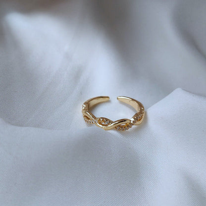 Elaine 9 to 5 Ring