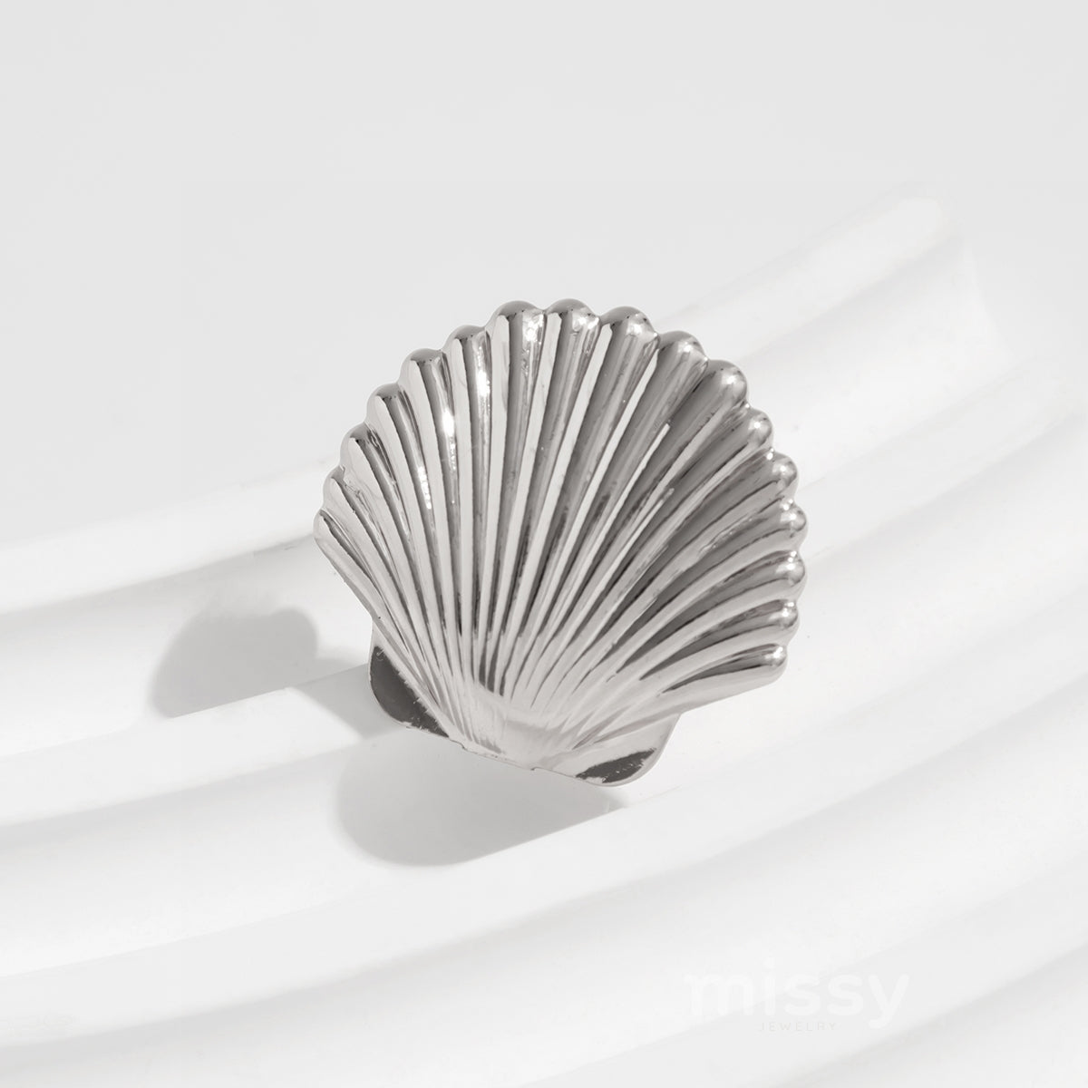 Jalia Seashell Ear Cuff