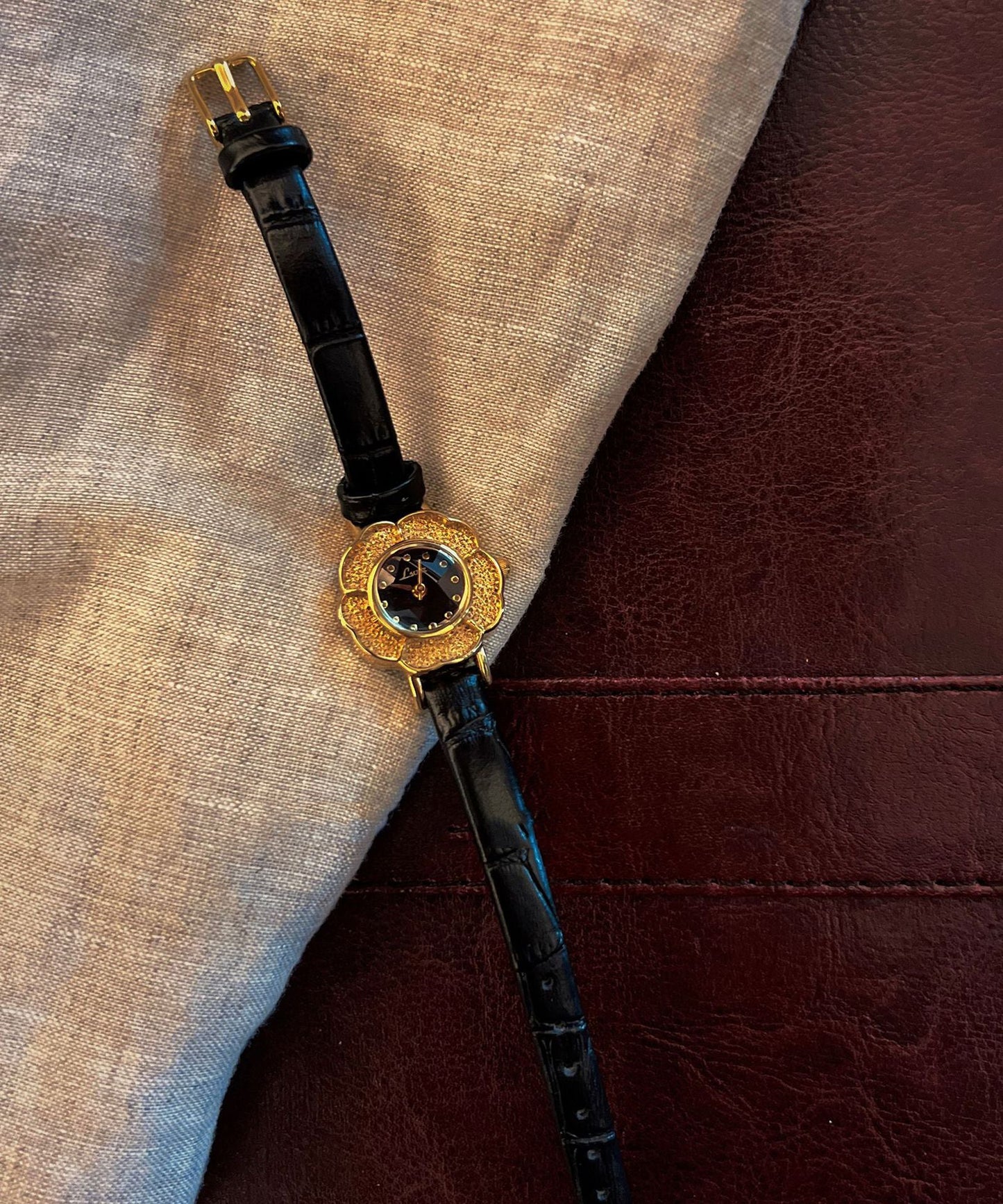 Fine Black Leather Alloy Organic Glass Quartz Movement Watches