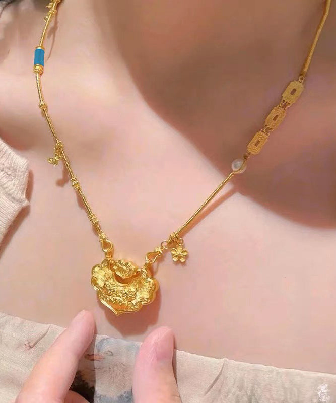 Retro Gold Copper Alloy Pearl Lotus Pendant Necklace