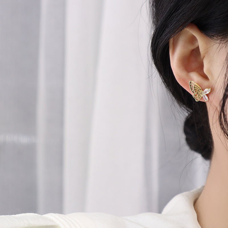 [] Lara Butterfly Stud Earrings