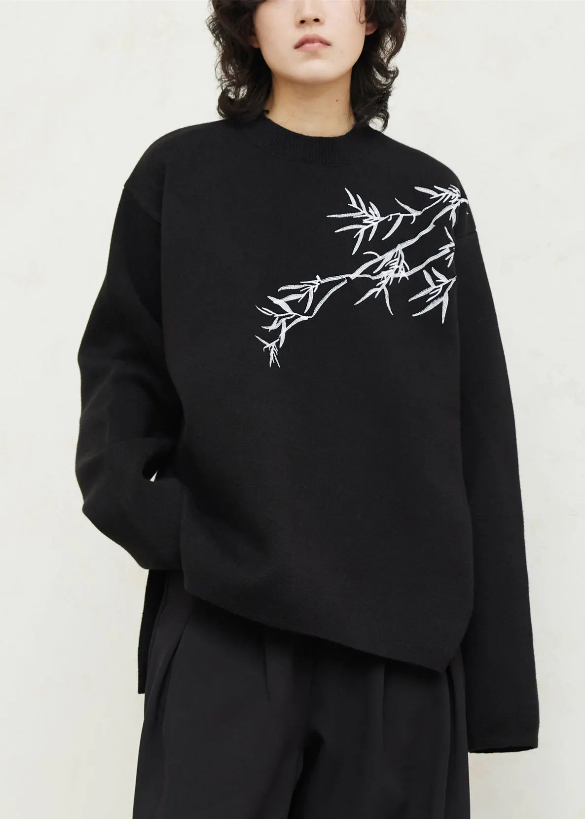 Original Design Black O-neck Embroidered Thick Cotton Knit Sweaters Fall