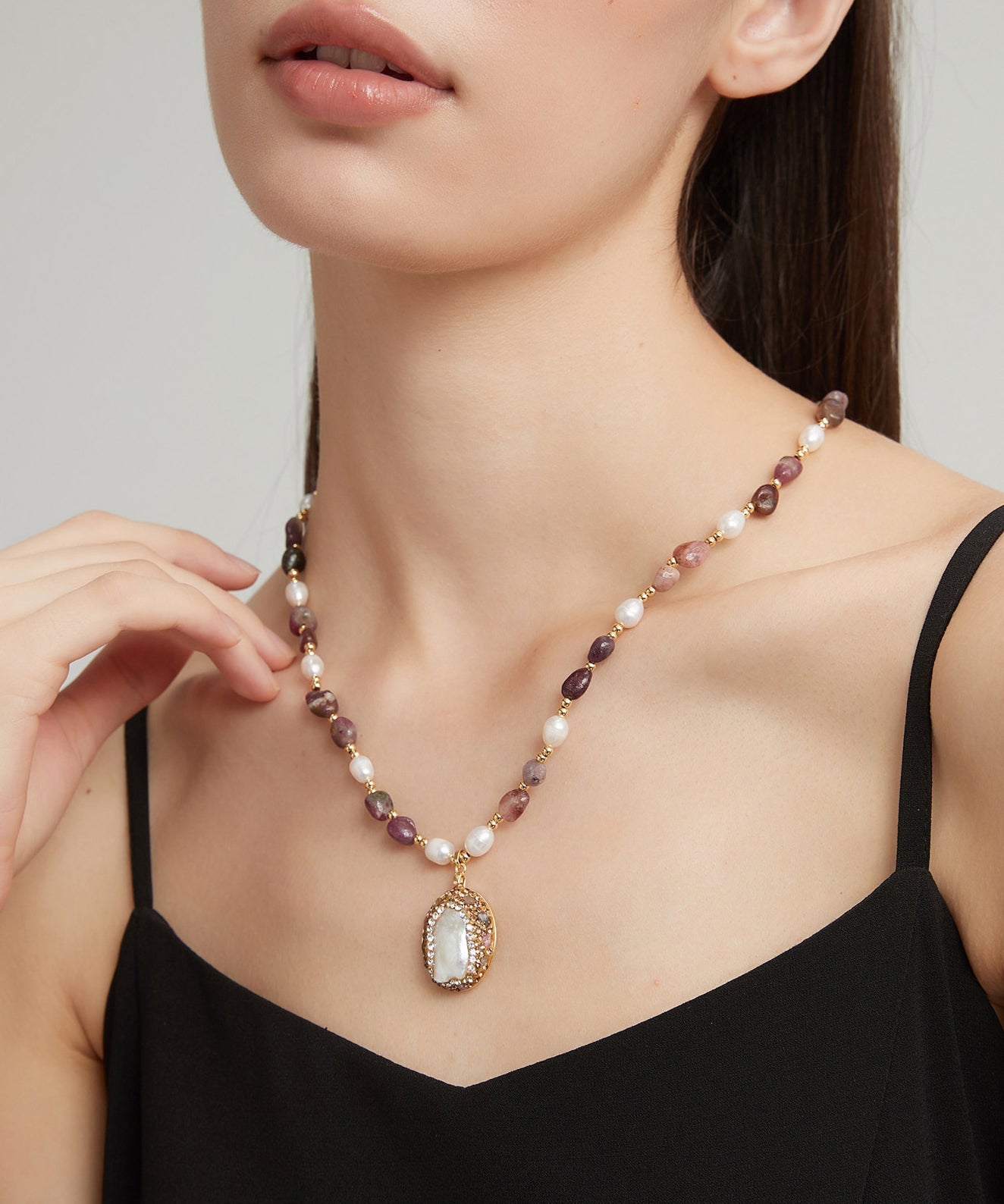Boutique Baroque Pearl With Fine Pendant Gratuated Bead Necklace