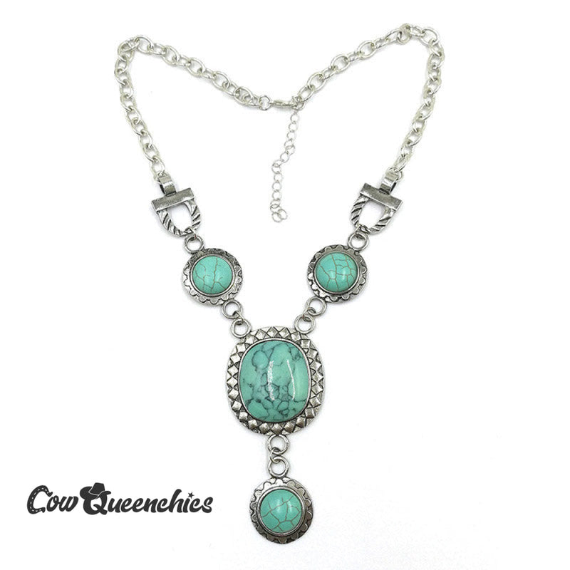 Unique Design Turquoise Oval Pendant Necklace