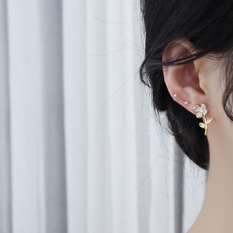 [] Rita Flower Drop Earrings
