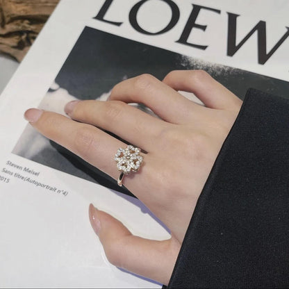 [] Lucky Clover Spinning Ring