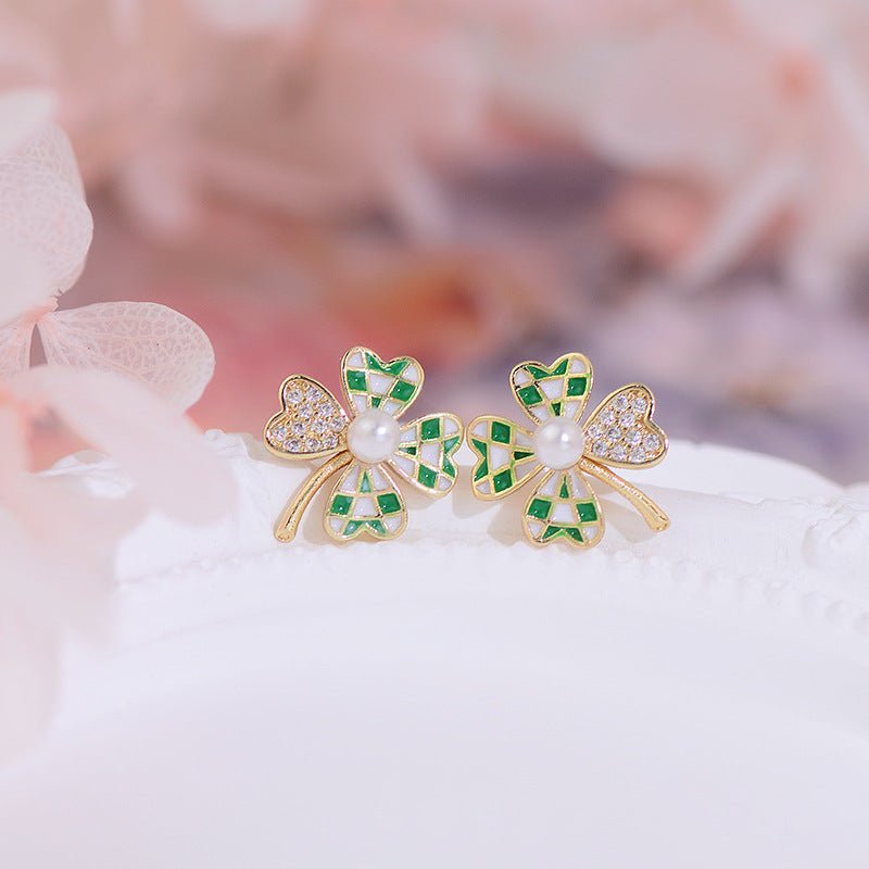 [] Lucky Clover Stud Earrings