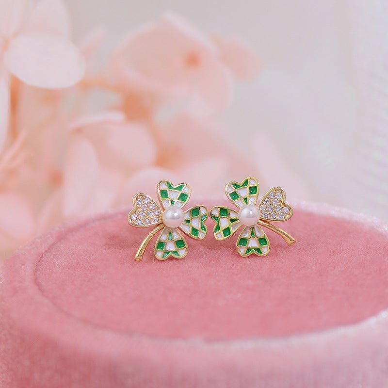 [] Lucky Clover Stud Earrings