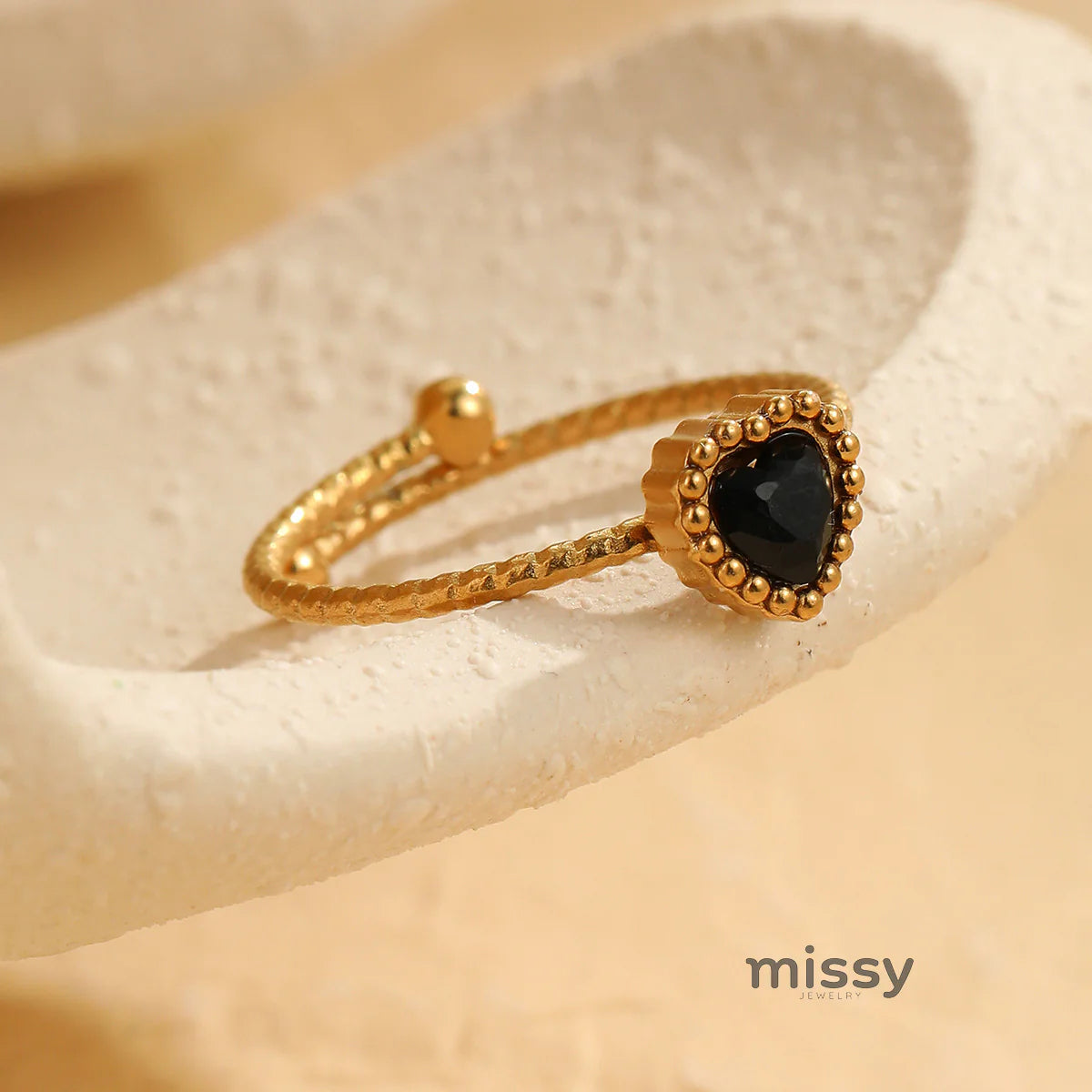 Gisselle Retro Heart Open Ring