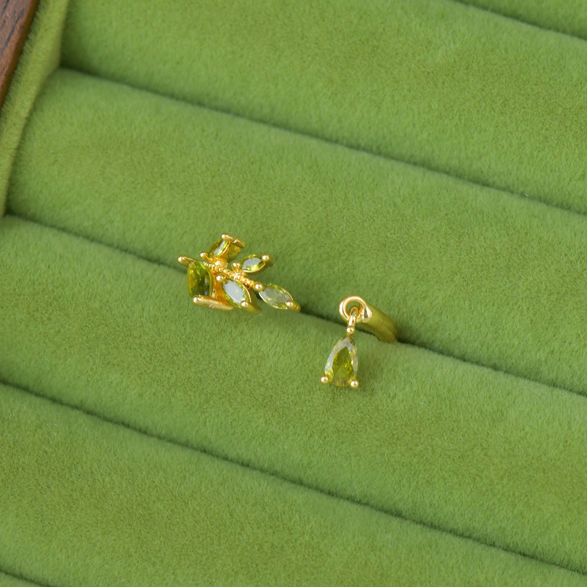 Ninfa Dewdrop Ring
