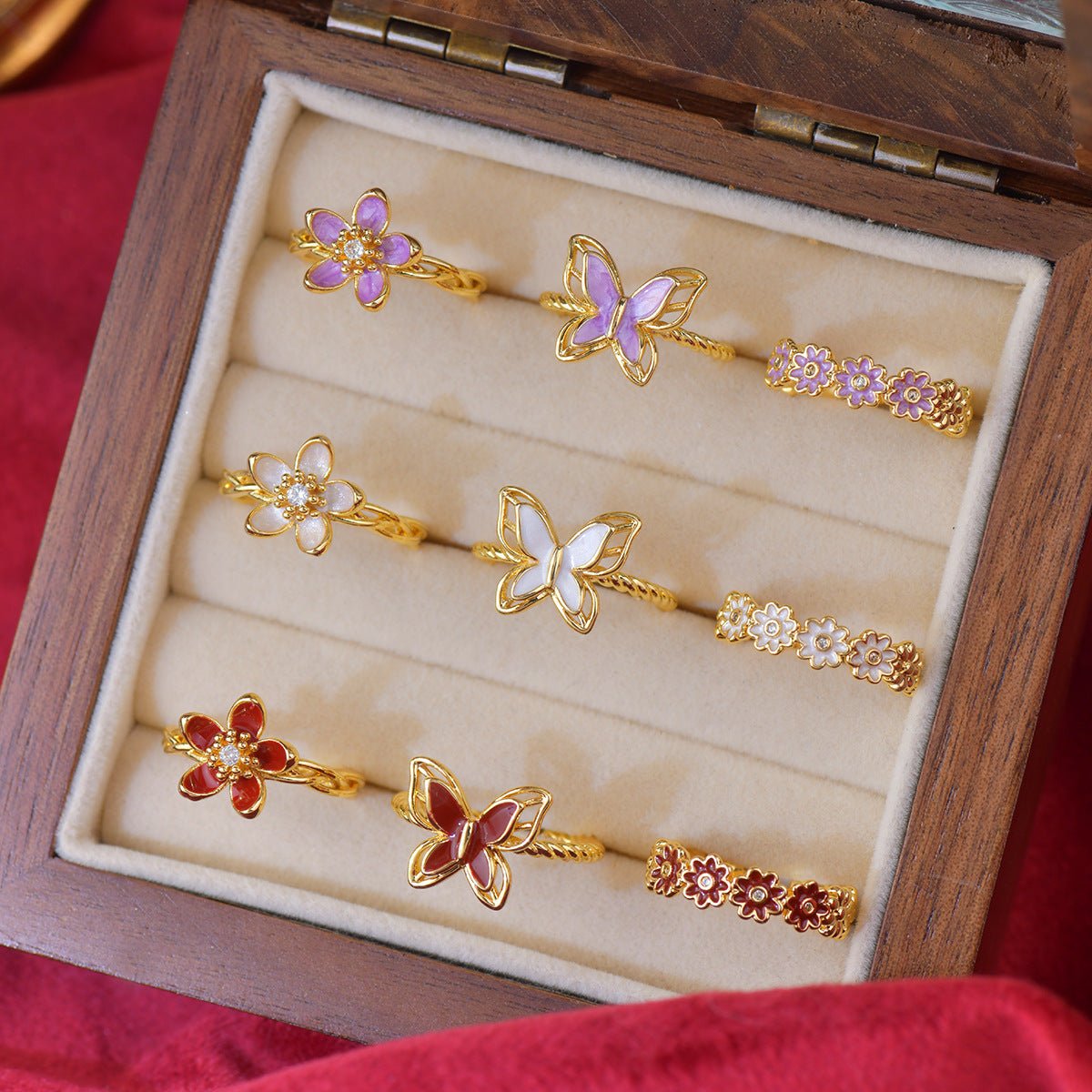 Red Daisy Band Ring