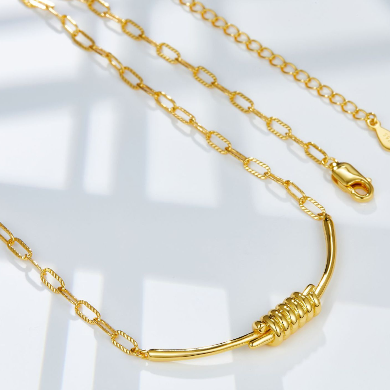 Light Simple Knotted Necklace