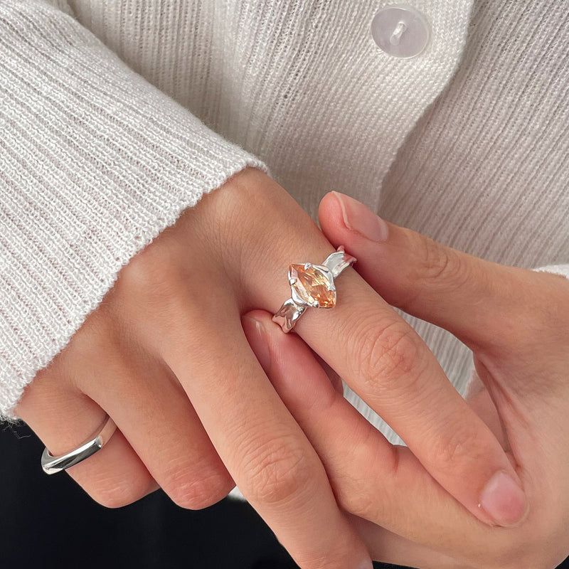 [] Marquise Gemstone Ring