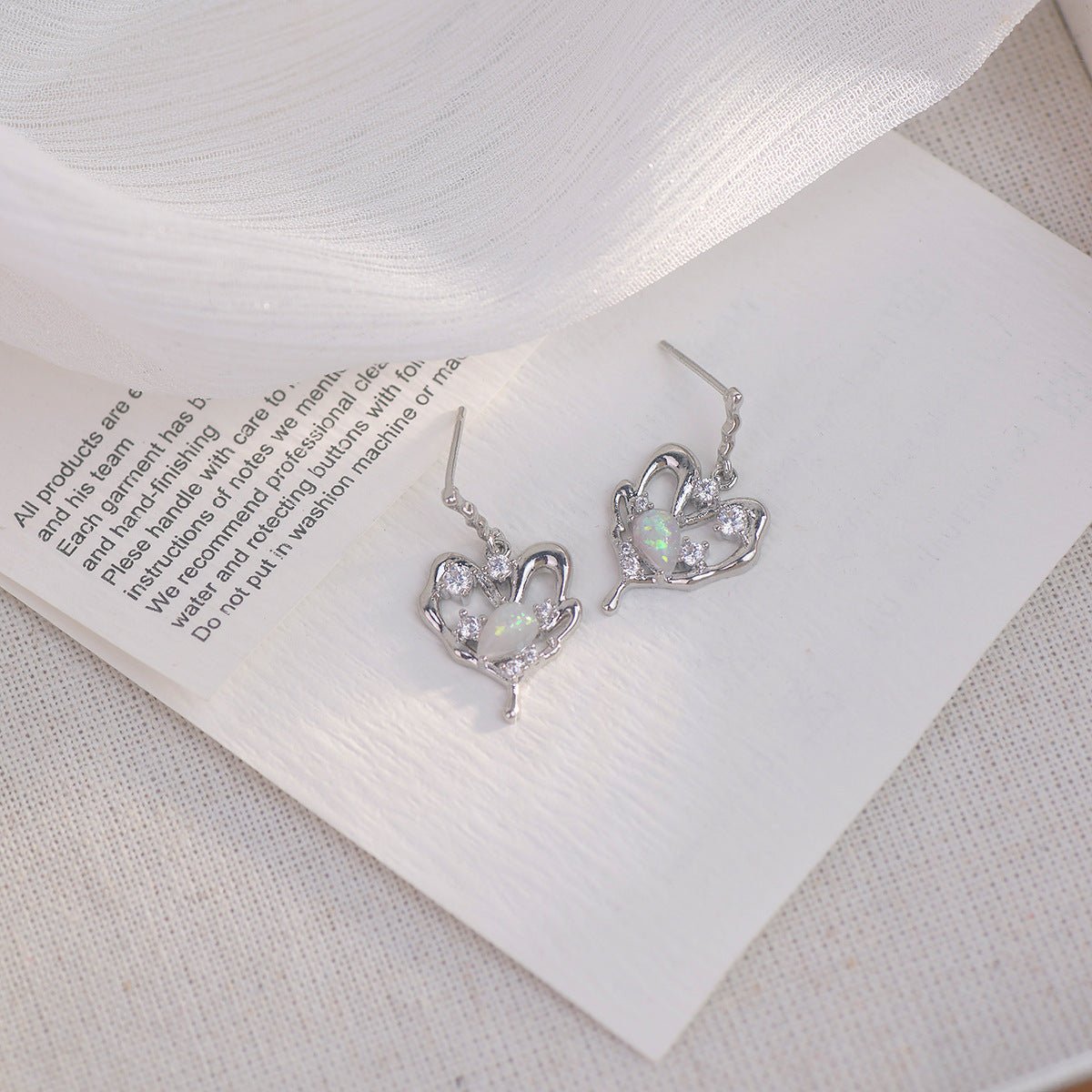 [] Maya Silver Heart Earrings