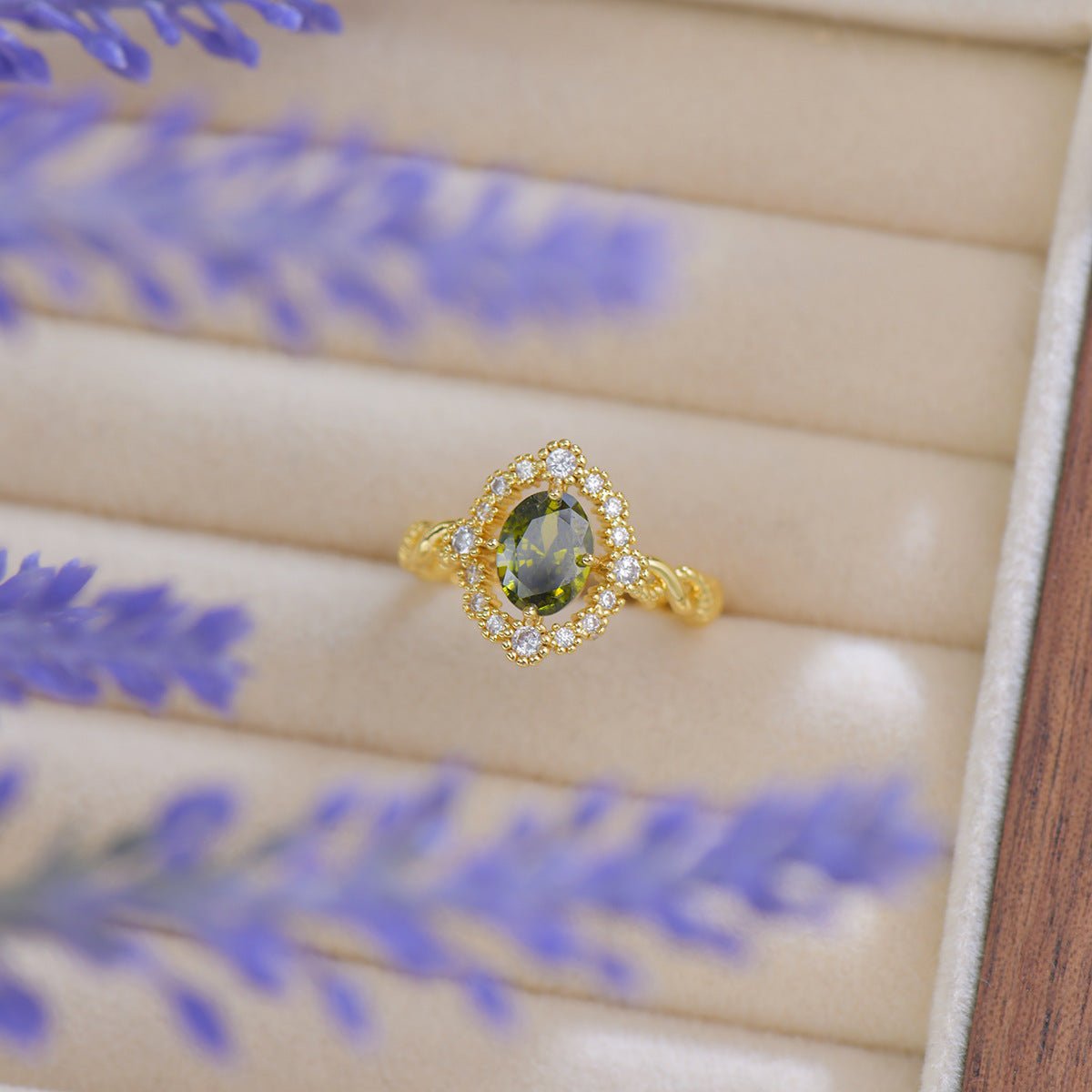 Verde Laurel Ring