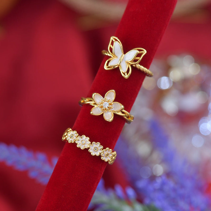 White Daisy Band Ring