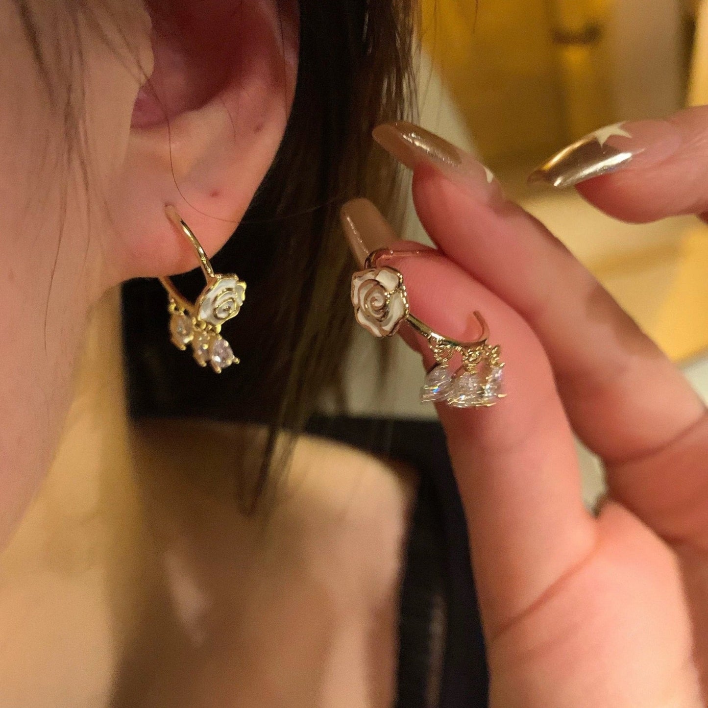 [] Emilia White Rose Earrings
